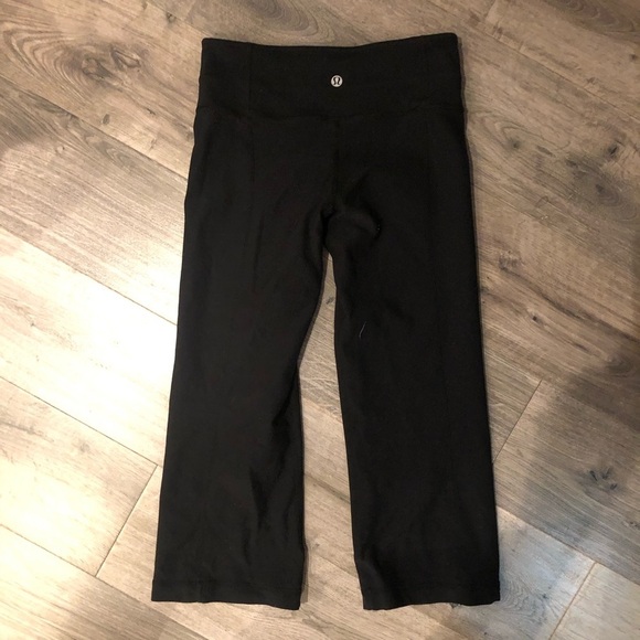 LULULEMON Black Crop reversible Leggings size 2 - Picture 4 of 7